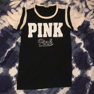 PINK crew neck T-shirt jersey font